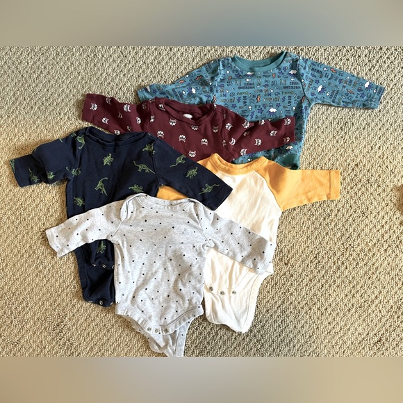 Size 0-3 shirts - Picture 1 of 2